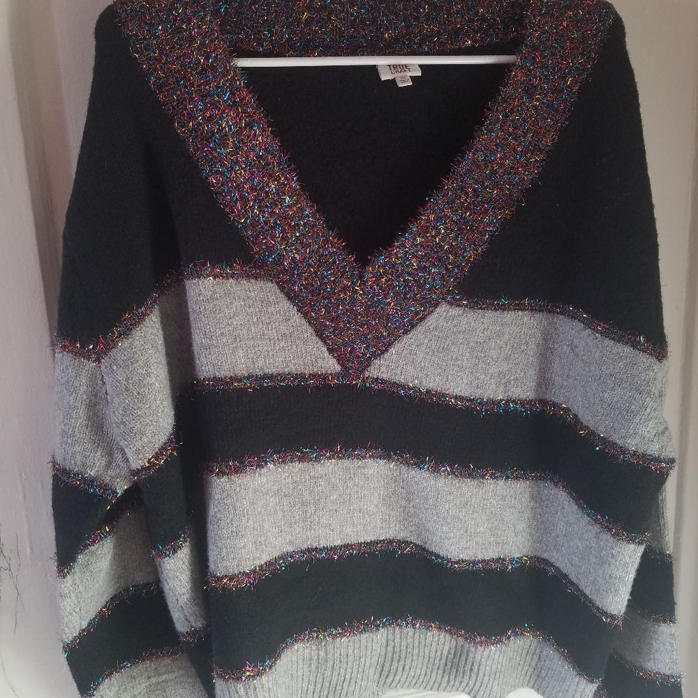 Sweaters - Picture 4 of 7
